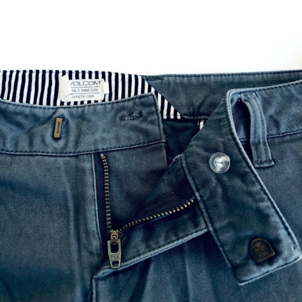 Volcom Woven Grey Shorts Size 5 - image 5